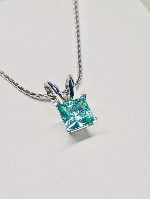 Paraiba Sapphire set in white gold